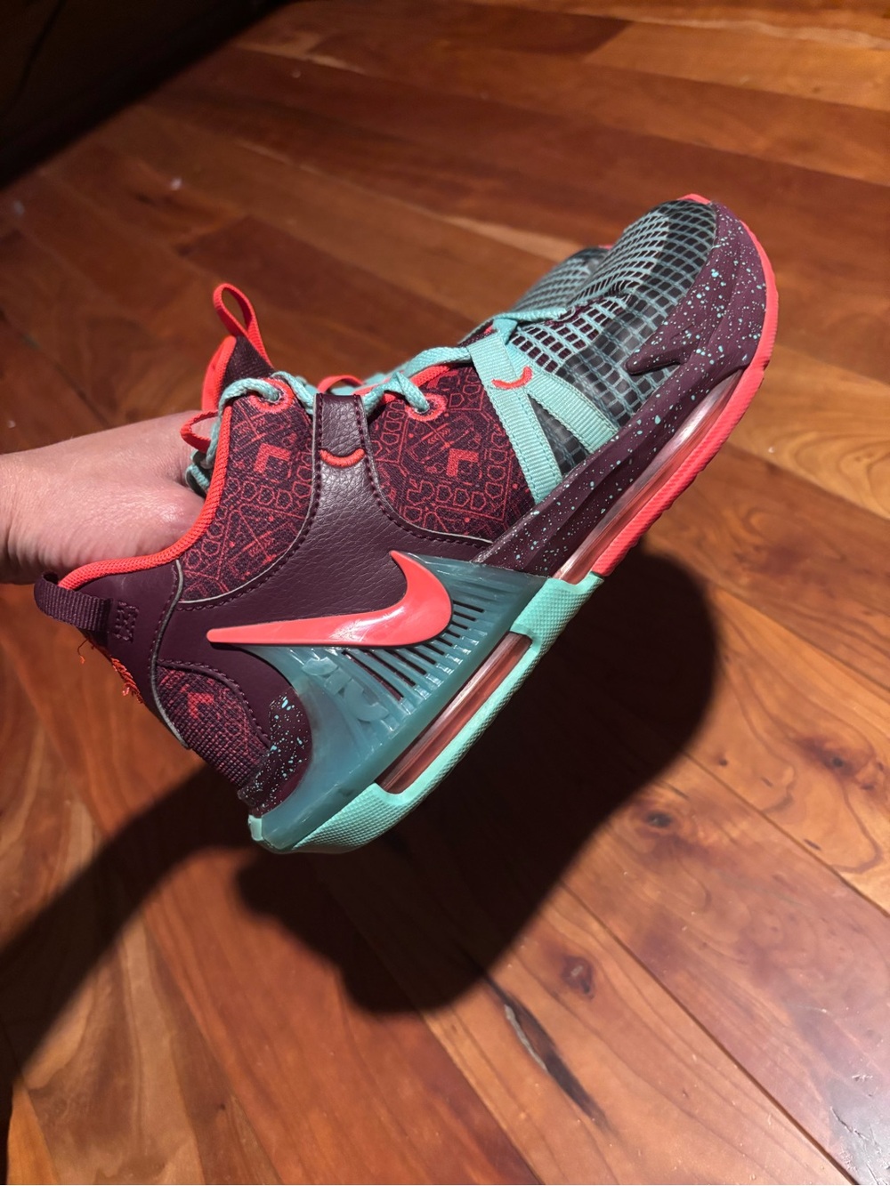 Nike LeBron Witness 7 SE GS Team Red Jade basketball shoes - Picture 6 of 8